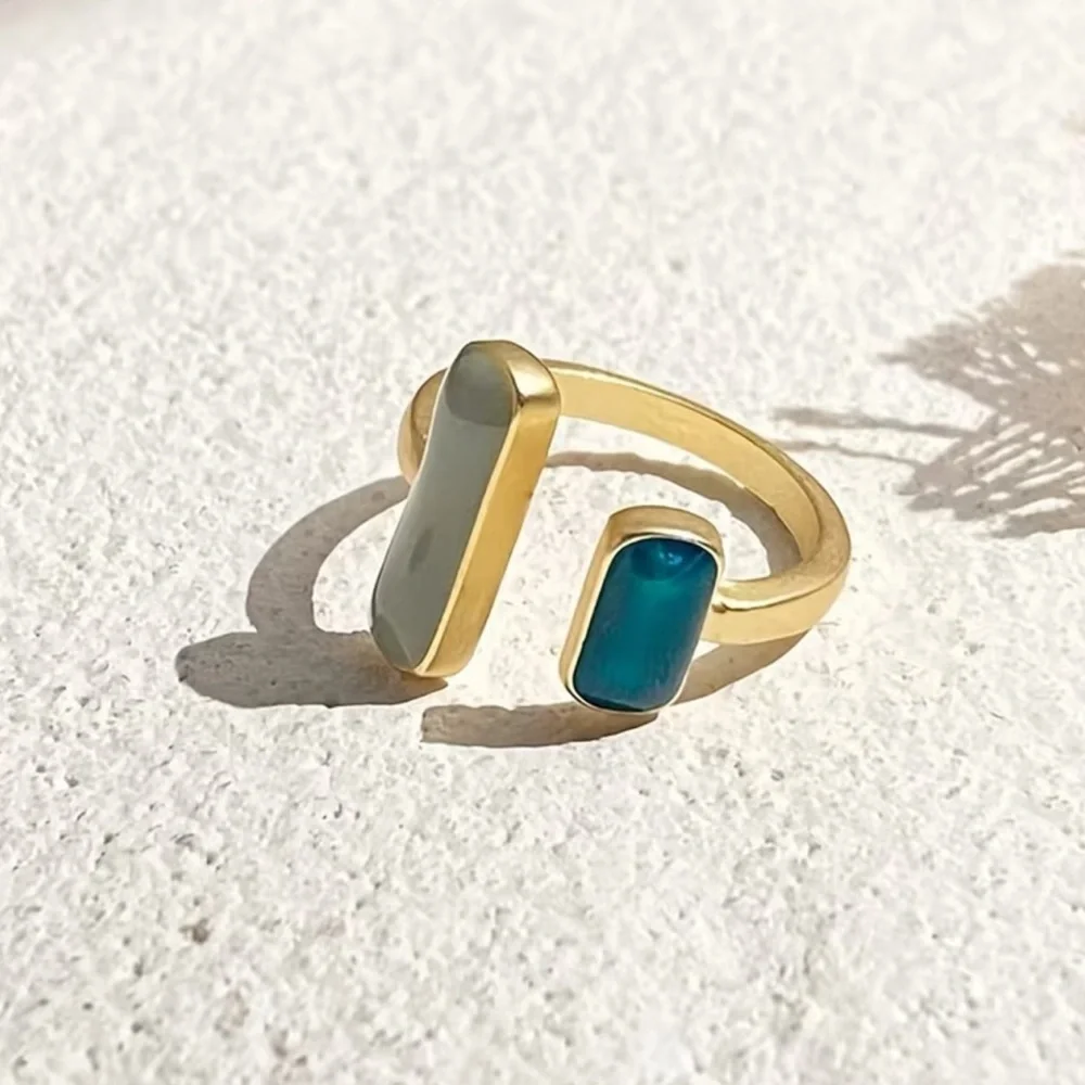 NEW Elegant Gold and Blue Stone Adjustable Ring. Trendy Ring